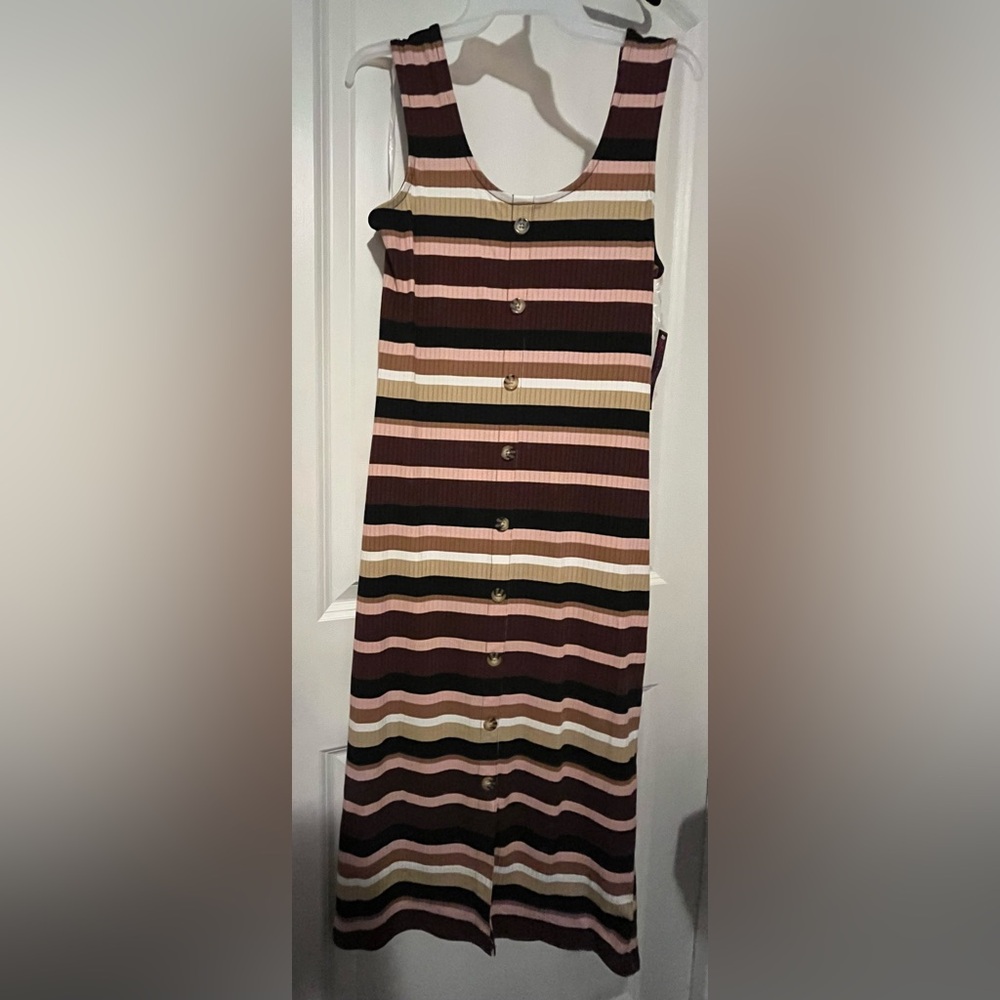 💰👀 Bundle 4/$20 👀💰
No Boundaries Size L striped dress